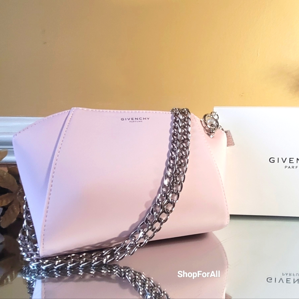 Givenchy - Picture 10 of 16